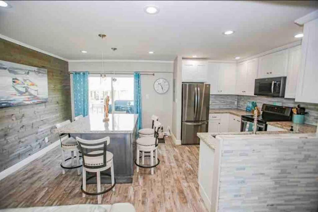 Beachfront Retreat! 3 Steps To Walkover! Surfside Beach Luaran gambar