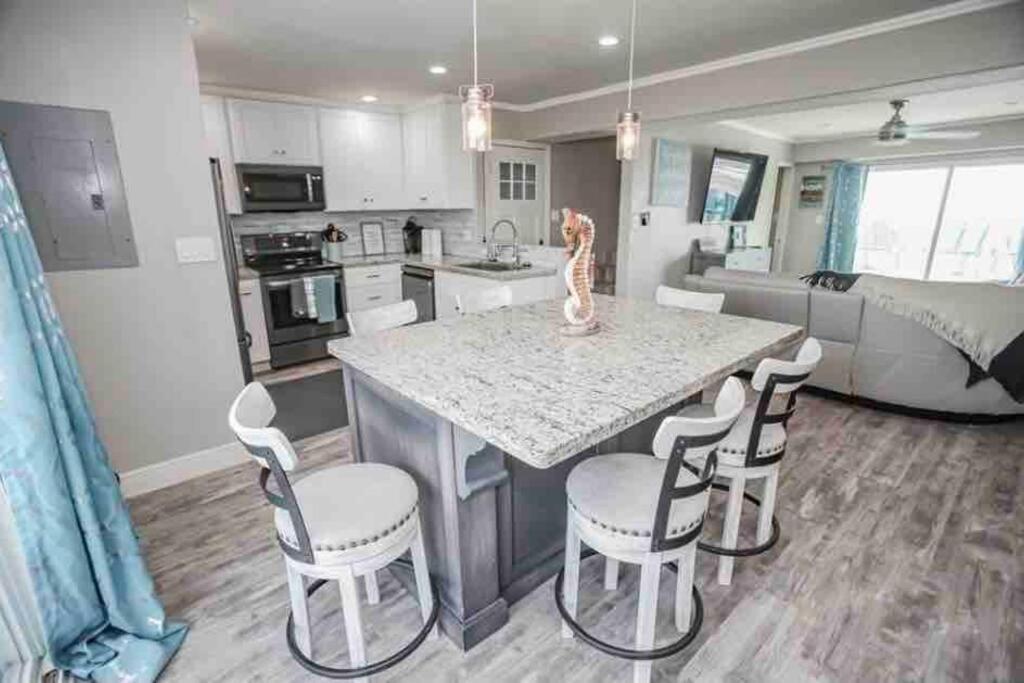 Beachfront Retreat! 3 Steps To Walkover! Surfside Beach Luaran gambar